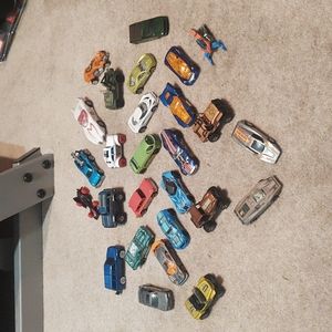 Used matchbox, hot wheels and other makes of toy cars